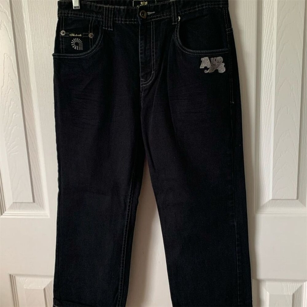 AKDMKS Men's Black Straight Jeans with Embroidered Back Pockets Size 20‎